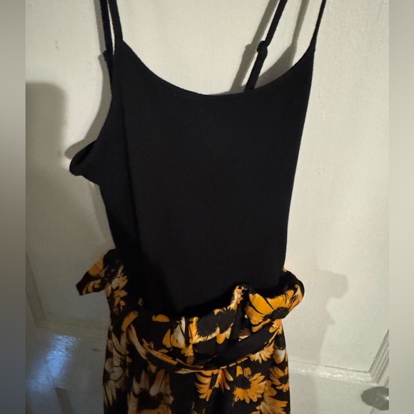 Sunflower Romper 🌼 - Picture 6 of 6